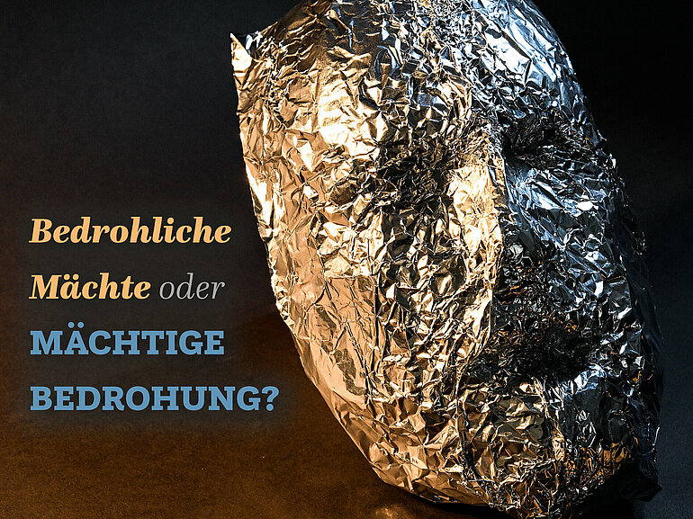Bild einer Gesichtsmaske aus Alufolie. Thema ist die Konferenz zu Verschwörungsideologien der Grünen Bundestagsfraktion.