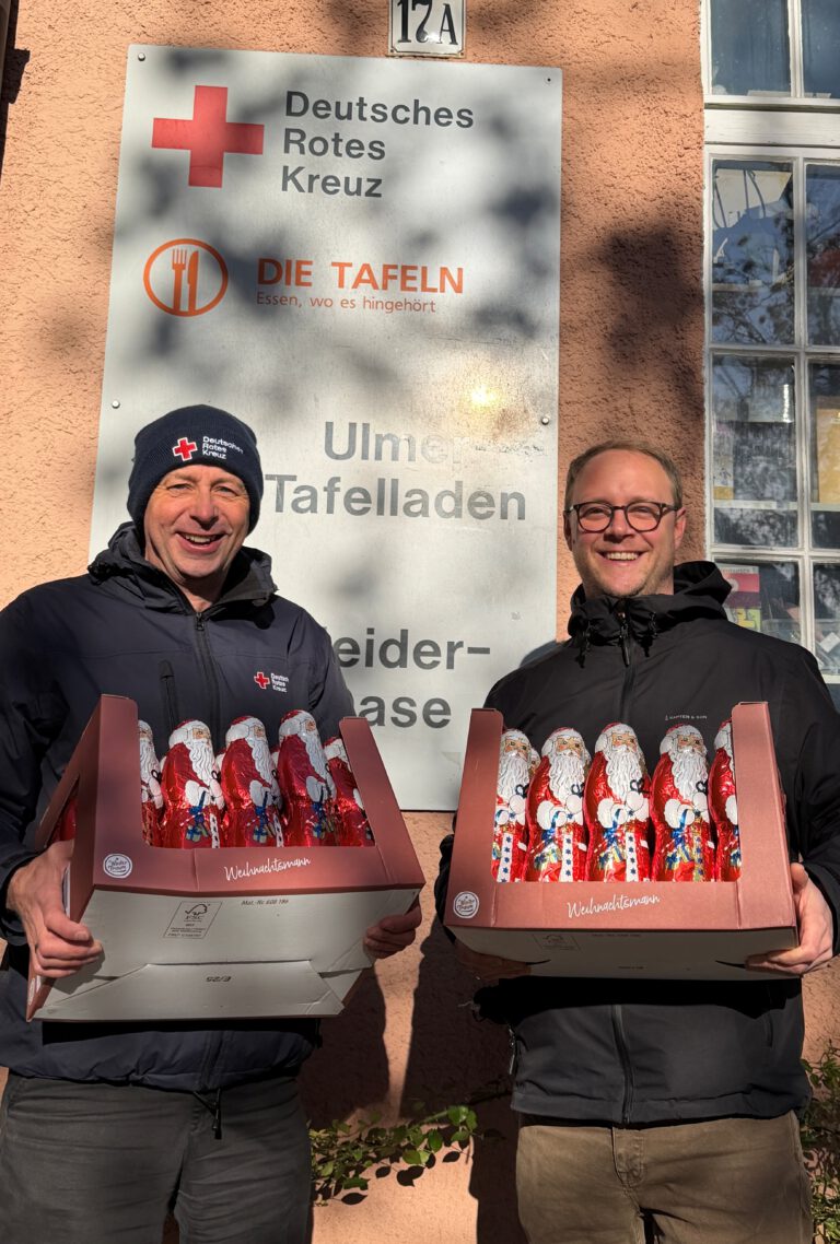 Schoko-Nikoläuse aus Nebelempfang-Spenden überreicht